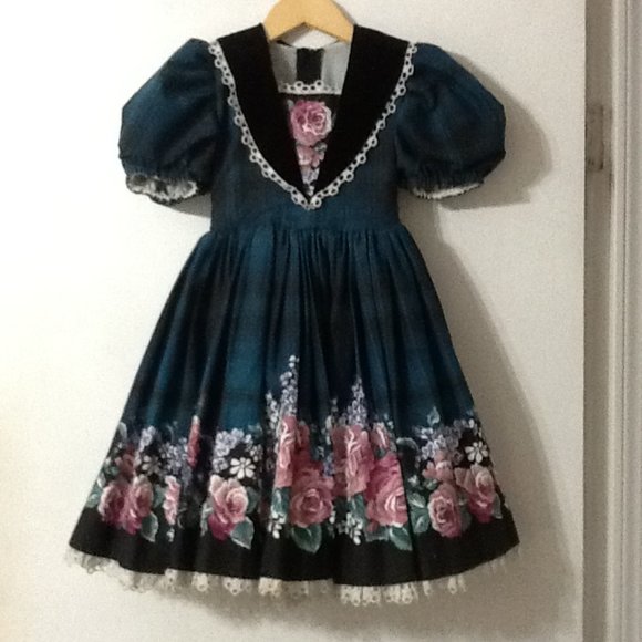 Daisy Kingdom Factory Other - Vintage 1990's Daisy Kingdom Factory 4T dress, tartan and roses WDress27
